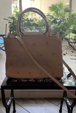 Shoulder Bag Hand Bag Bolso Cartera .   Brand New Ivory Bag Cartera Bolso Nueva Super Hermosa. Condition is New with tag.  H&M Brand