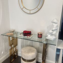 Table  With Bench If U Want The Mirror It Will Be $50 More 