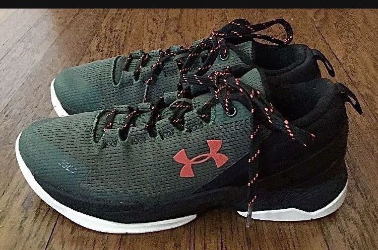 KIDS STEPH CURRY UNDER ARMOUR BASKETBALL SHOES