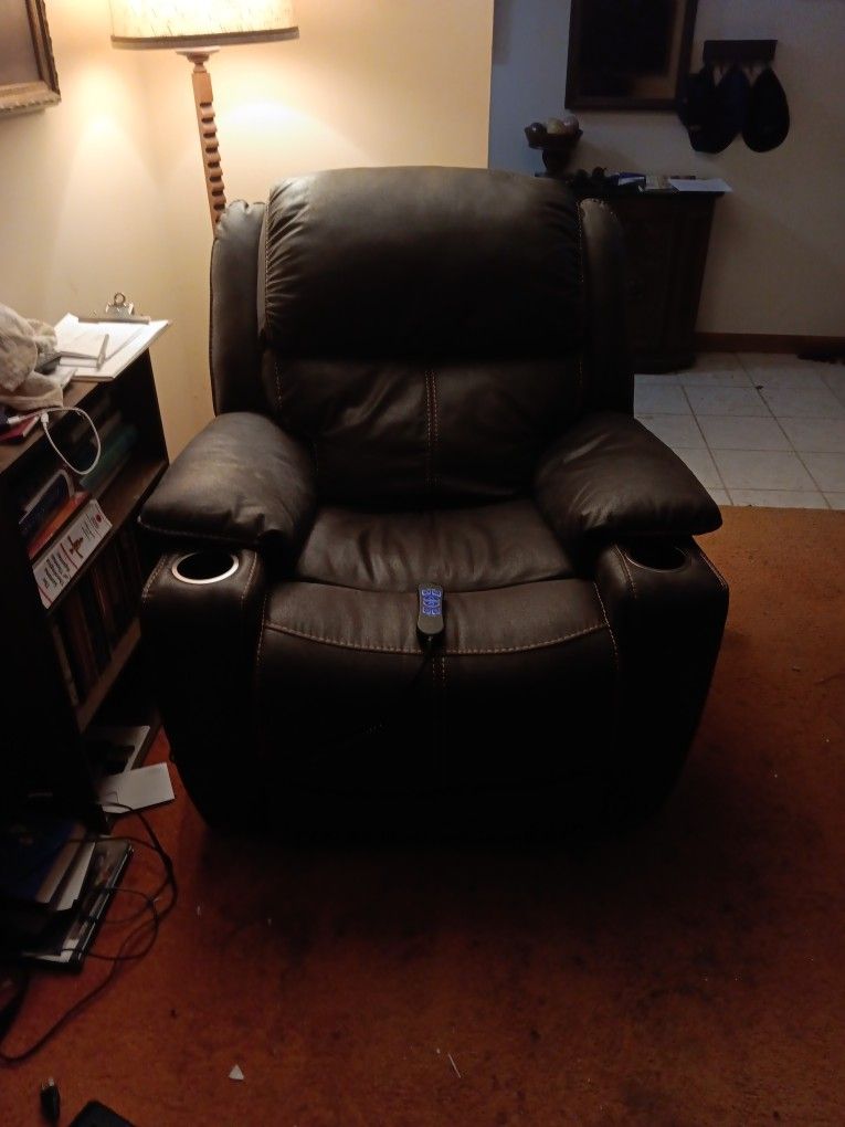 Power Recliner, Almost NEW, Brown Leather