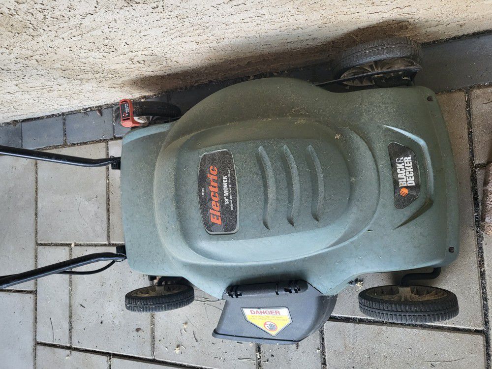 BLACK+DECKER 20 in. 13 AMP Corded Electric Walk Behind Push Lawn Mower for  Sale in La Habra Heights, CA - OfferUp