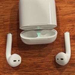 Apple AirPods Gen 2. Excellent Condition