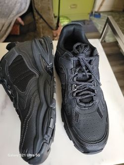 Men's size 10 1/2 Skechers Shoes