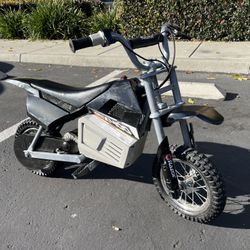 Razor MX400.  New Battery’s. New Charger 