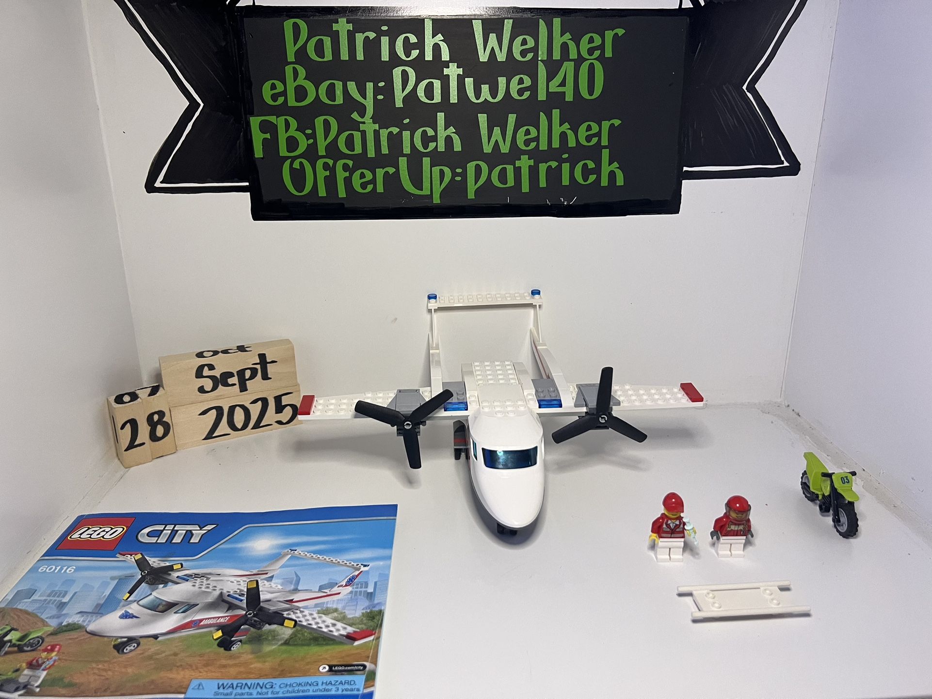 60116 LEGO City Ambulance Plane