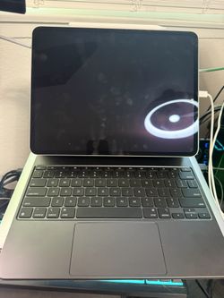 iPad Pro M4 13 Inch 512GB With Magic keyboard