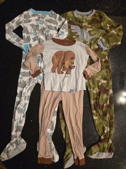 Size 5t Lot of 3 Boys Pajamas Fitted with Zippers And An Eric Carle 2 Piece Set Camo & Bears