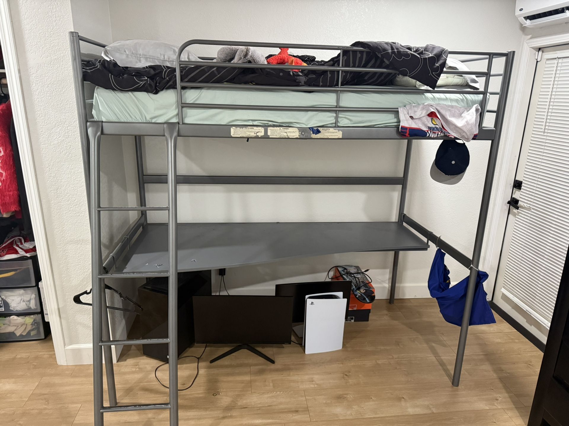 Twin bunk Bed With desk