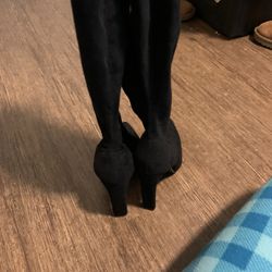 Knee High Long Black boot Heels!!
