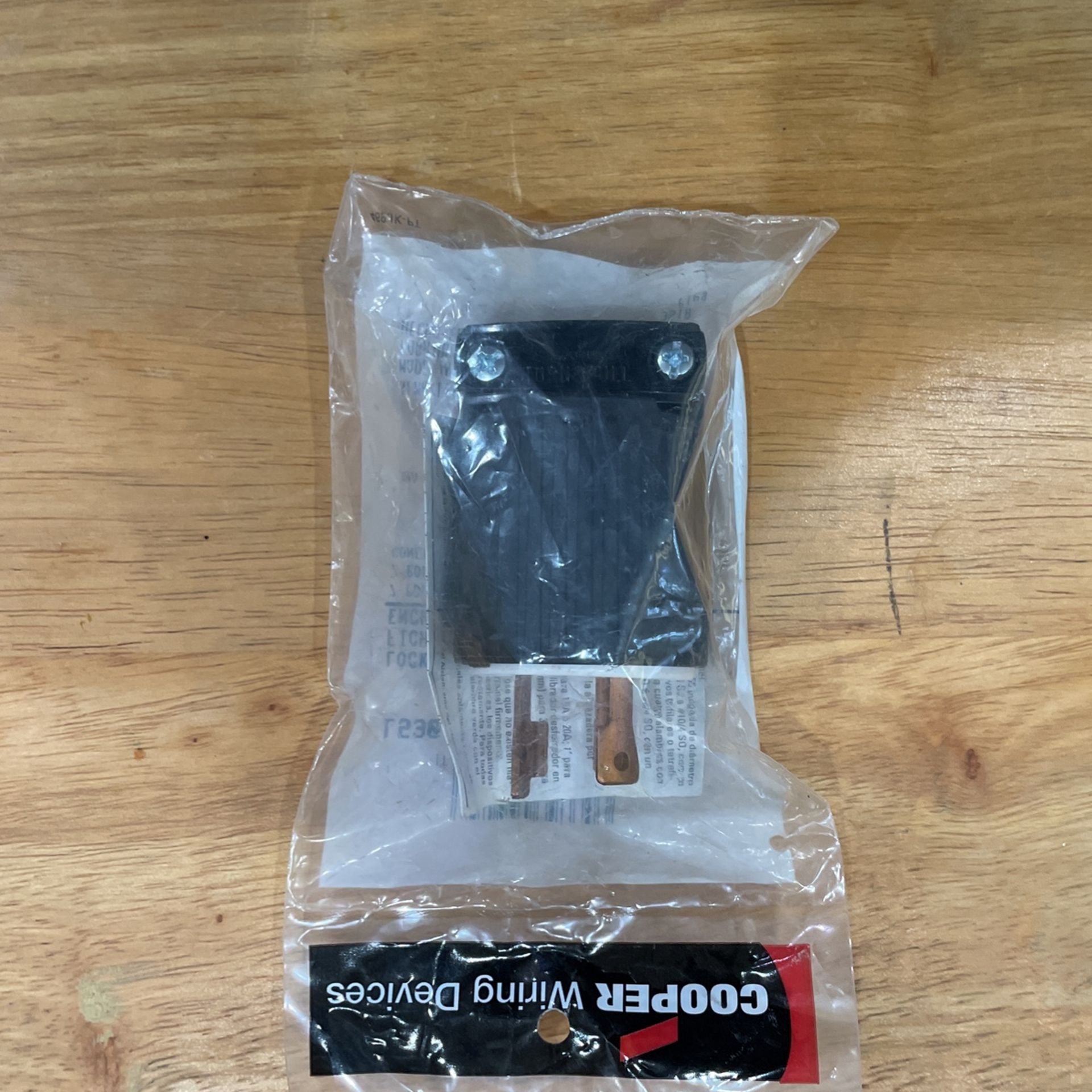 Cooper 30A Locking Plug