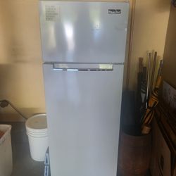 Magic Chef Refrigerator 