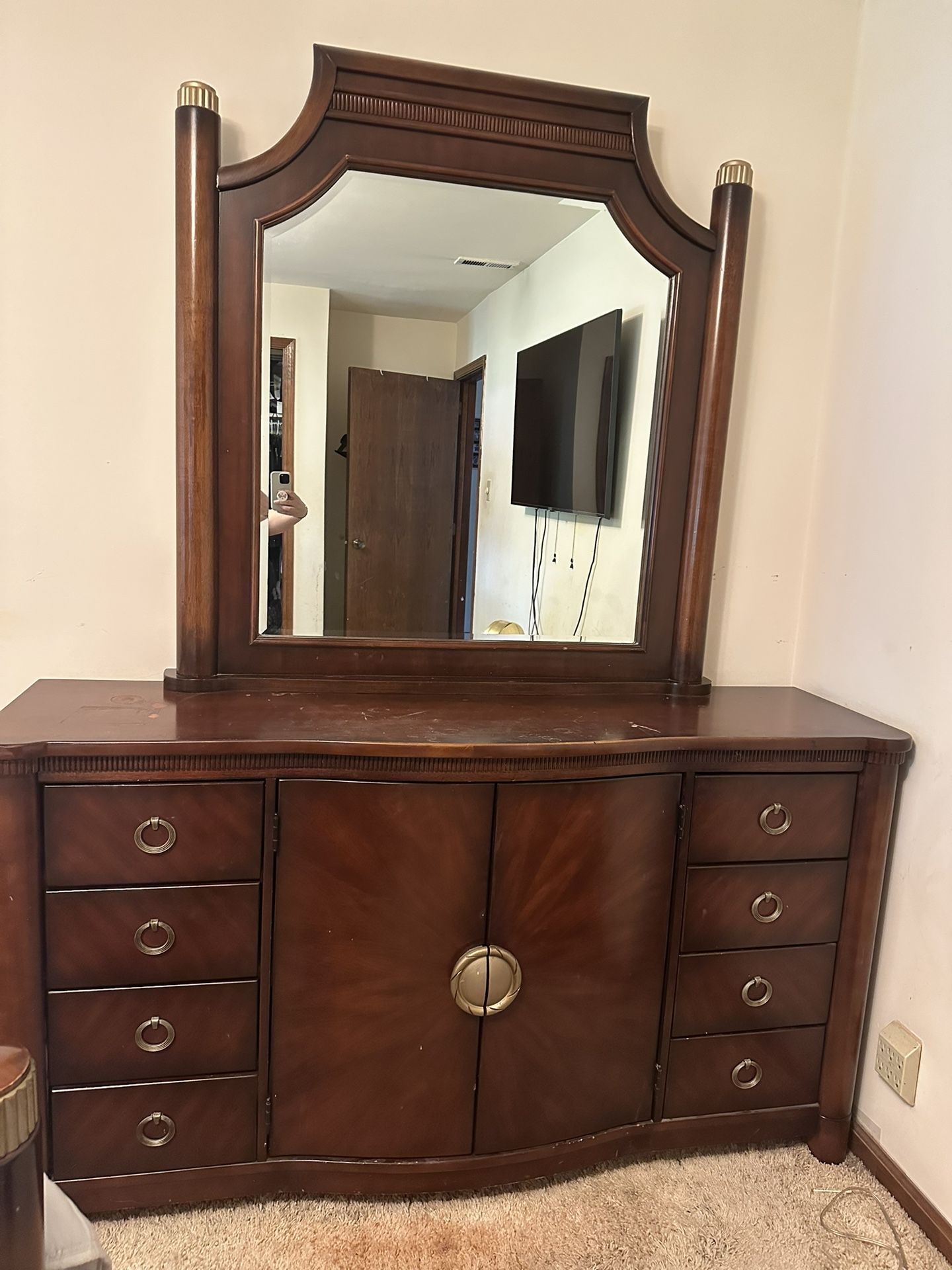 4-Piece Vintage Walnut Bedroom Set (Queen Bed, Dresser w/ Mirror, 2 Nightstands) Furniture