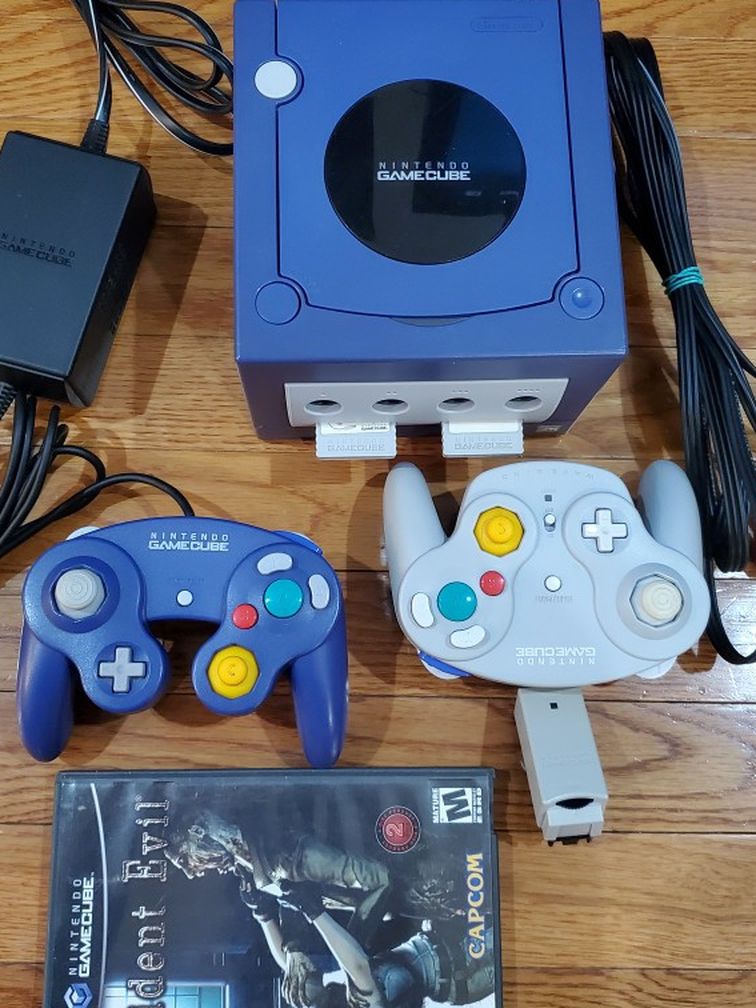 GameCube With 2 Controllers Including a Wavebird And Resident Evil