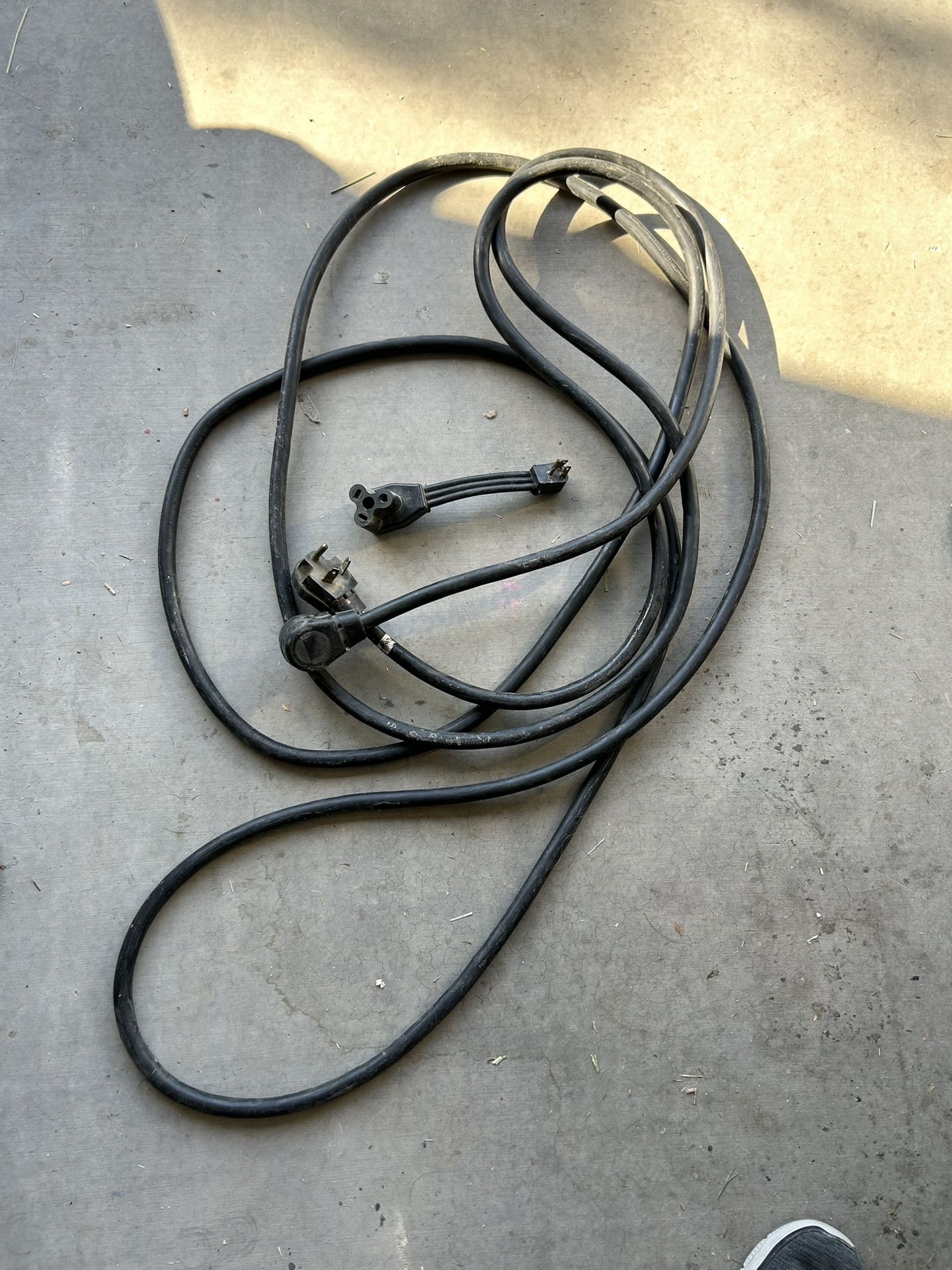 25 Ft RV Power / Charge Cord. Includes 120 V Adaptor.