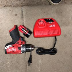 Milwaukee M12 Fuel Brushless Drill Kit