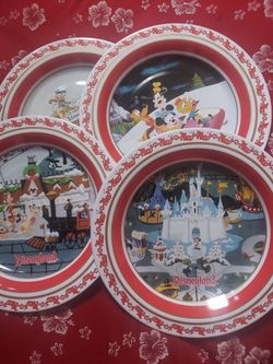 DISNEYLAND  RESORT EXCLUSIVE 2007 SET OF 4  81/2" PLATES $10.00 SET OF 4