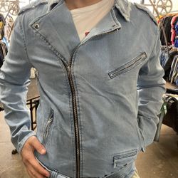 Men’s Jean Jacket Size Medium 