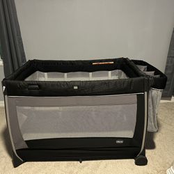 Bassinet and playpen combo