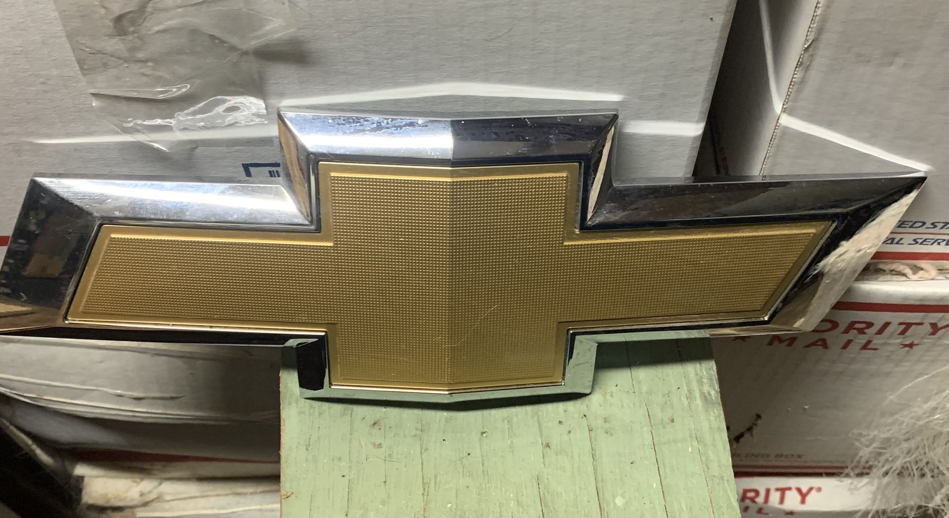 2015-2020 Chevrolet Tahoe Suburban Front Grill Emblem Gold OEM (contact info removed)6