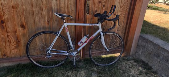 56cm trek 1400 road bike Shimano 105