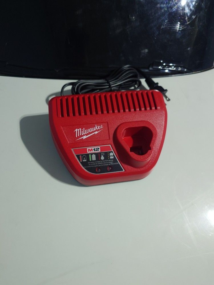 Milwaukee M12 Battery Charger