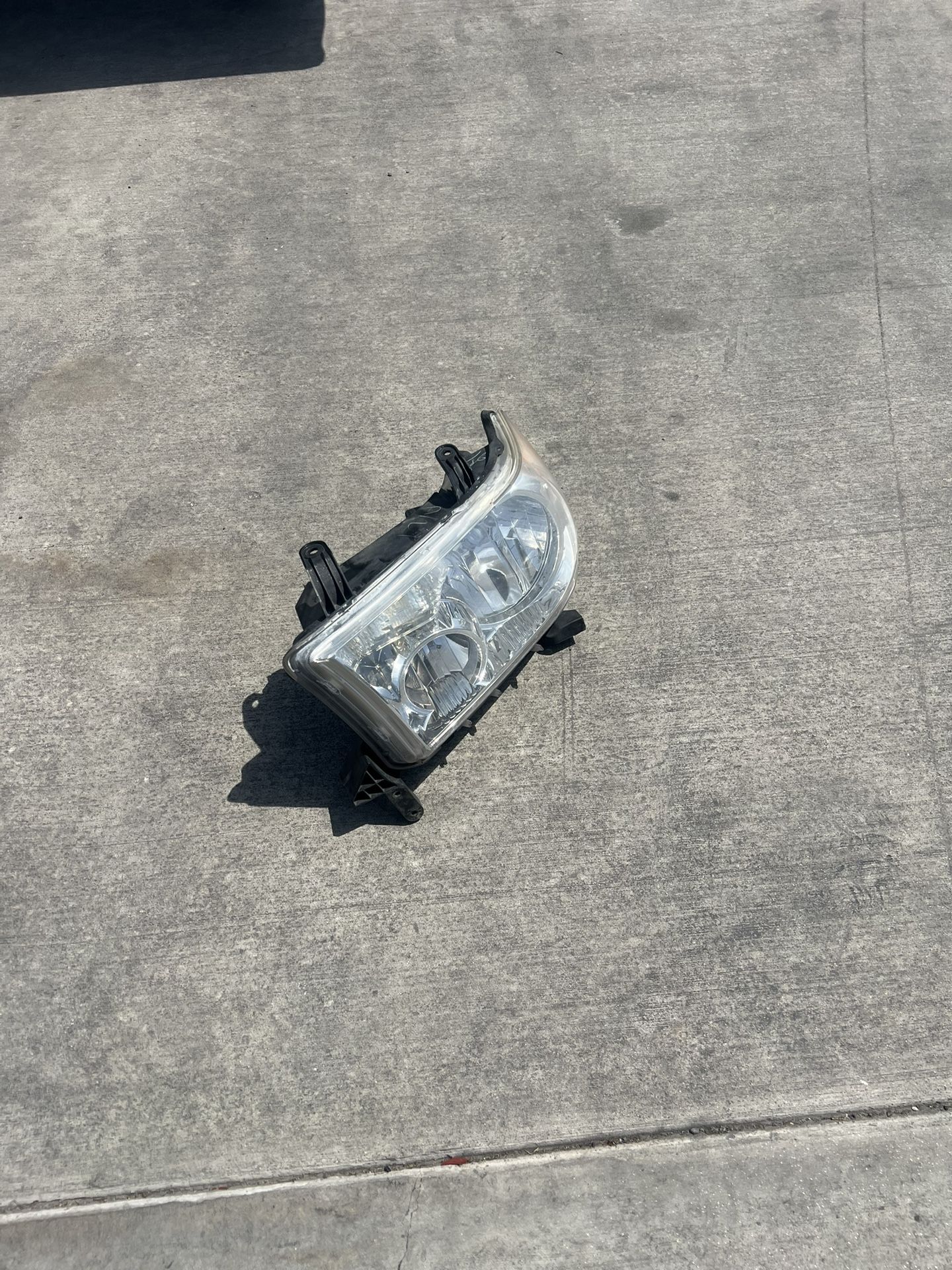 2008 Toyota Tundra Headlight