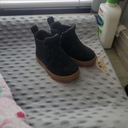 Little Boy UGGS size 6