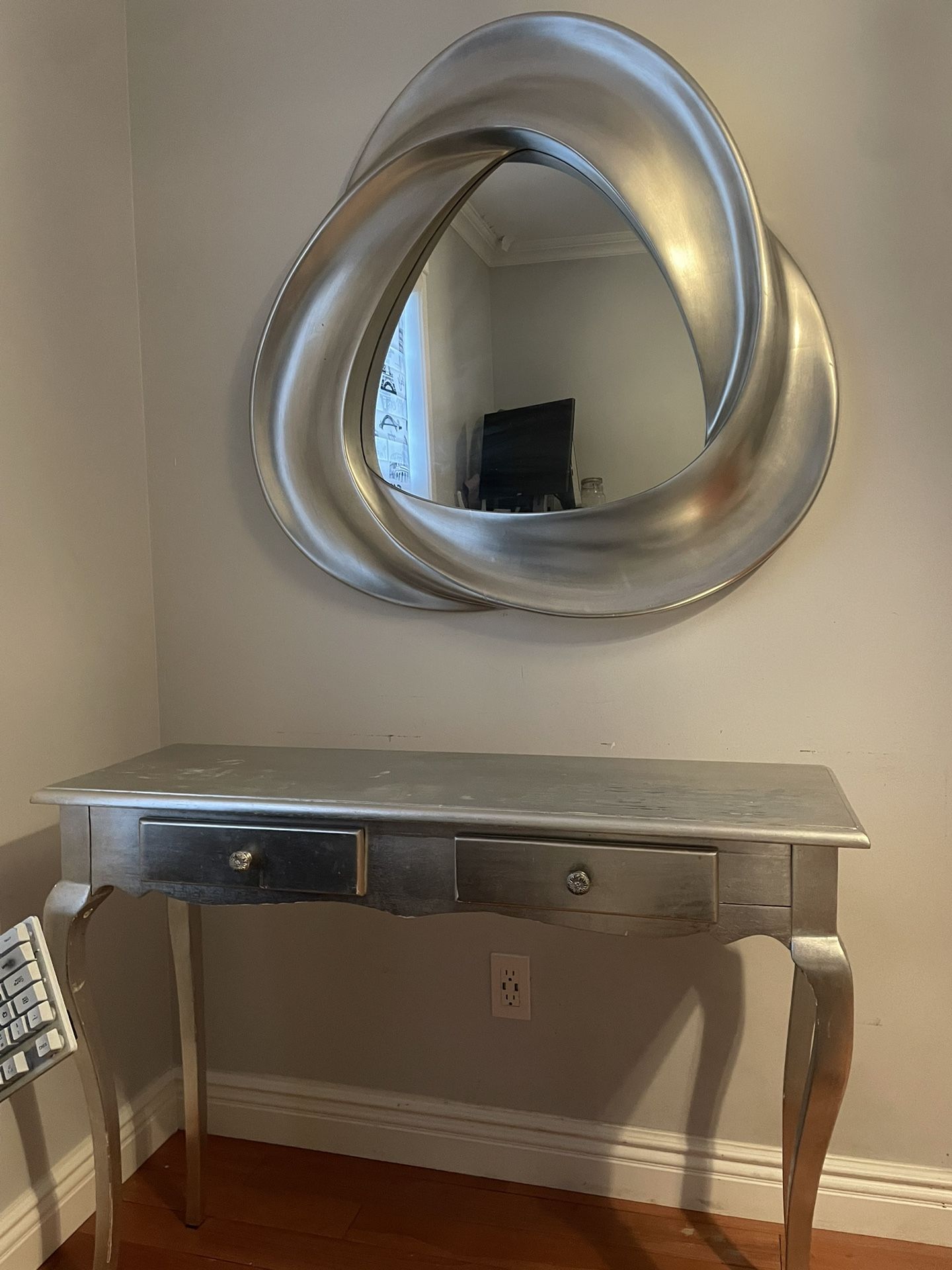 Drawer Desk With Mirror