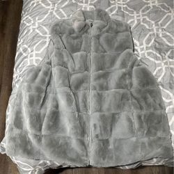 Size 3X Grey Women’s Faux Fur Vest