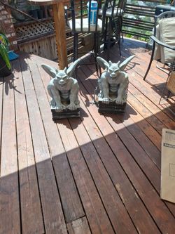 Gargoil pair