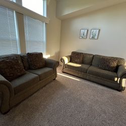 Couch Set With Pillows 