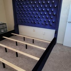 King Sz Upholstery Bed In Royal Blue 💎 $599