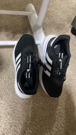 NEW Boys size 5.5 Adidas black runners sneakers shoes