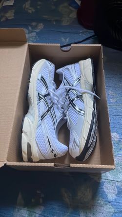 Gel-1130 (White/cloud grey)