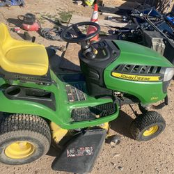 John Deer Riding Lawnmower 