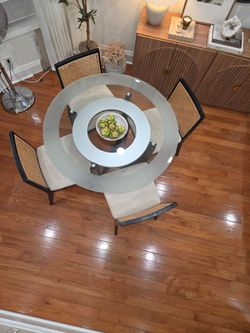 Dining  table 4 Chairs