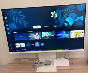 32" M80C Smart Monitor 4K UHD with Streaming TV, USB-C Ergonomic Stand and SlimFit Camera