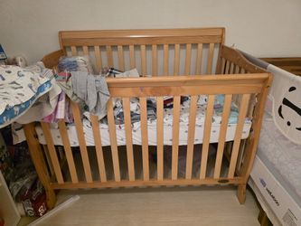 Dream On Me Wooden Crib with Mattress