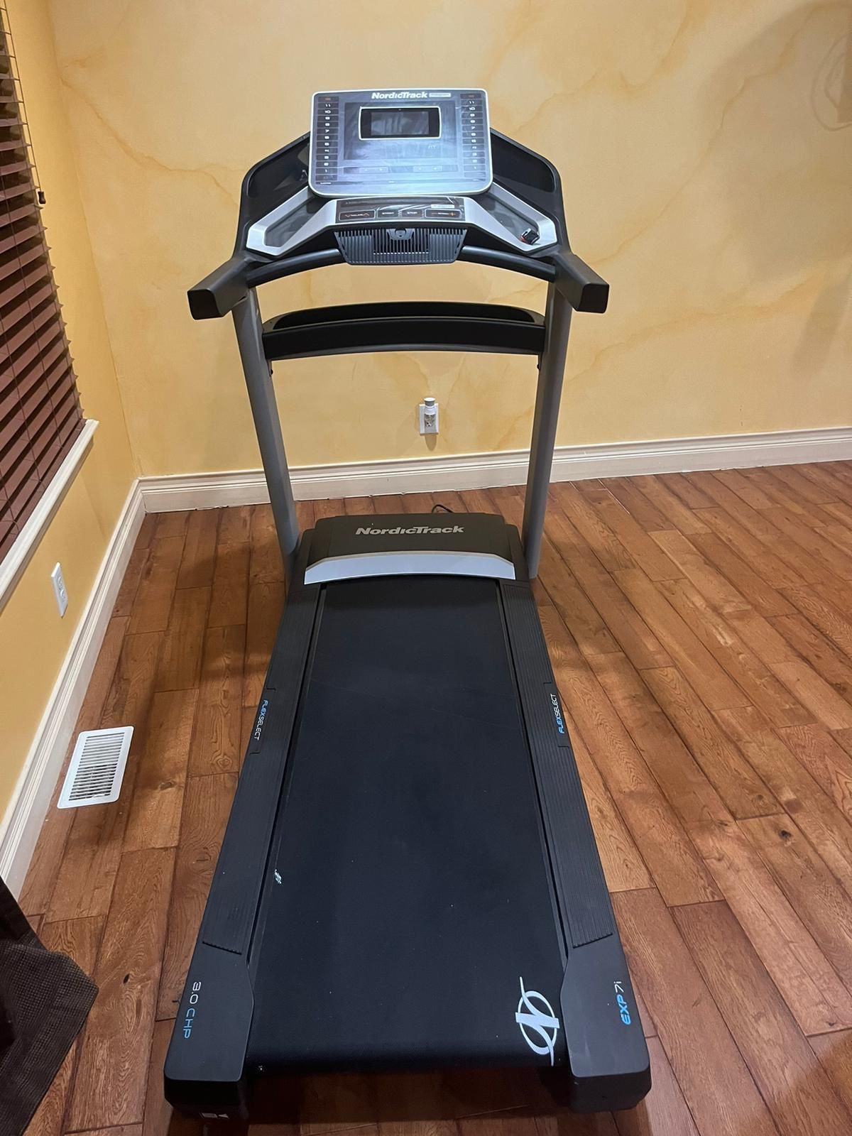 NordicTrack EXP 7i treadmill LIKE NEW