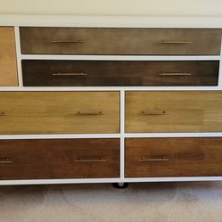 Modern 8 Drawer Dresser - Mint Condition!