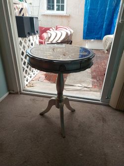 Side Table Vintage. 28 H X 20 W X 20 Deep