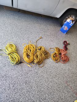 Extensions Cords 100' 50' And 25' Usadas Pero Buen Estado Lasde 100' En $50 Las De 50' En $30 Y Las De 25 En $15