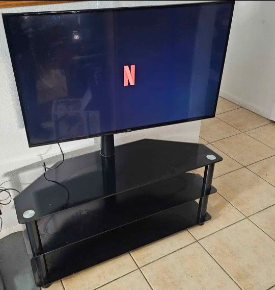 π₯ 43β Amazon Fire Smart TV + Swivel Stand β $100 π₯