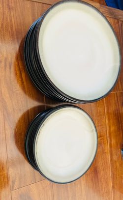 A Set of Elegant Ceramic Dinner Plates Set – Black Rim