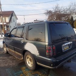 2001 Lincoln Navigator.
