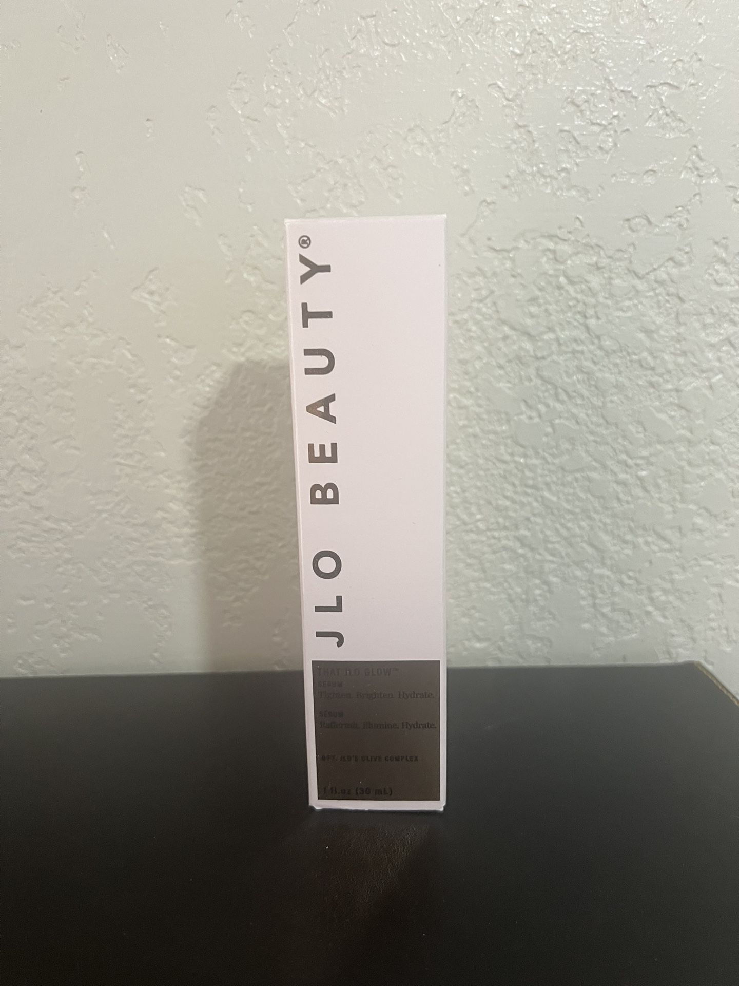JLO Beauty Brighten. Tighten. Hydrate. Serum Ft JLO’s Olive Complex 1 Fl oz New unopened box