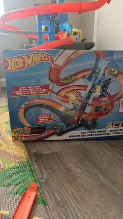 Hot Wheels Sky Crash Tower