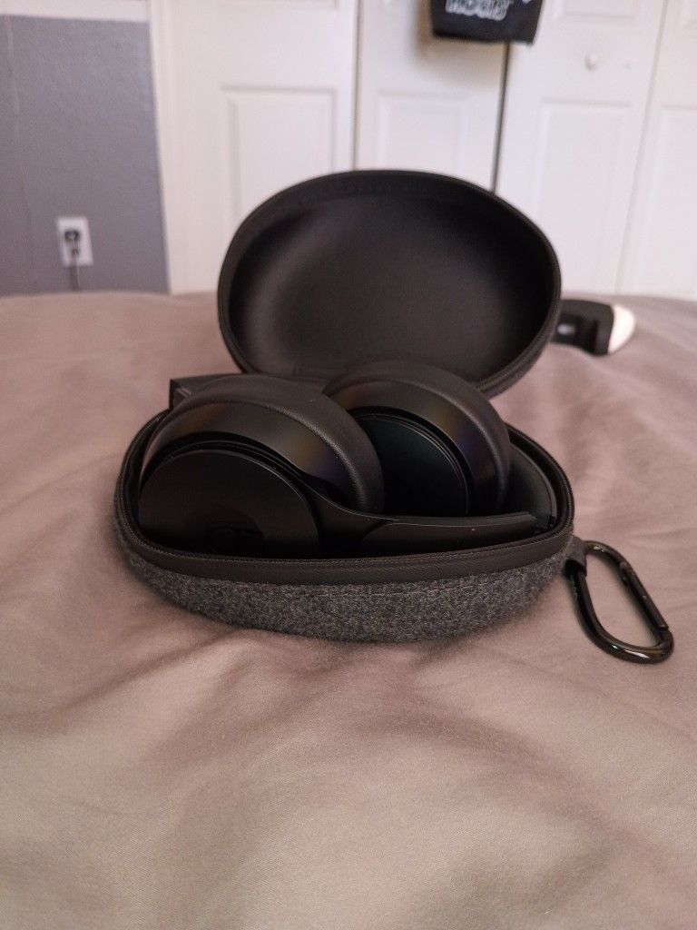 Beats Solo Pros