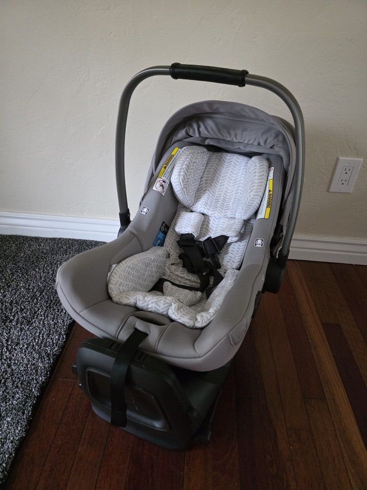 Nuna Pipa Lite RX with Base Exp 09/2028