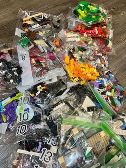 Over 10 pounds of Mixed LEGO Pieces: Tupperware Container Weight 2.0 Pounds! Over 10 Pounds 50 % Sealed New Legos 50% Slightly Used Legos Including LE